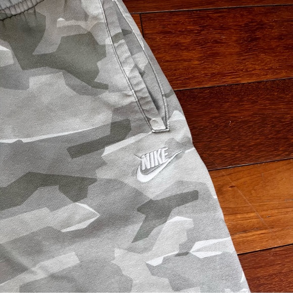 Nike Men's Camo Fleece Shorts Sz Large - Picture 3 of 6